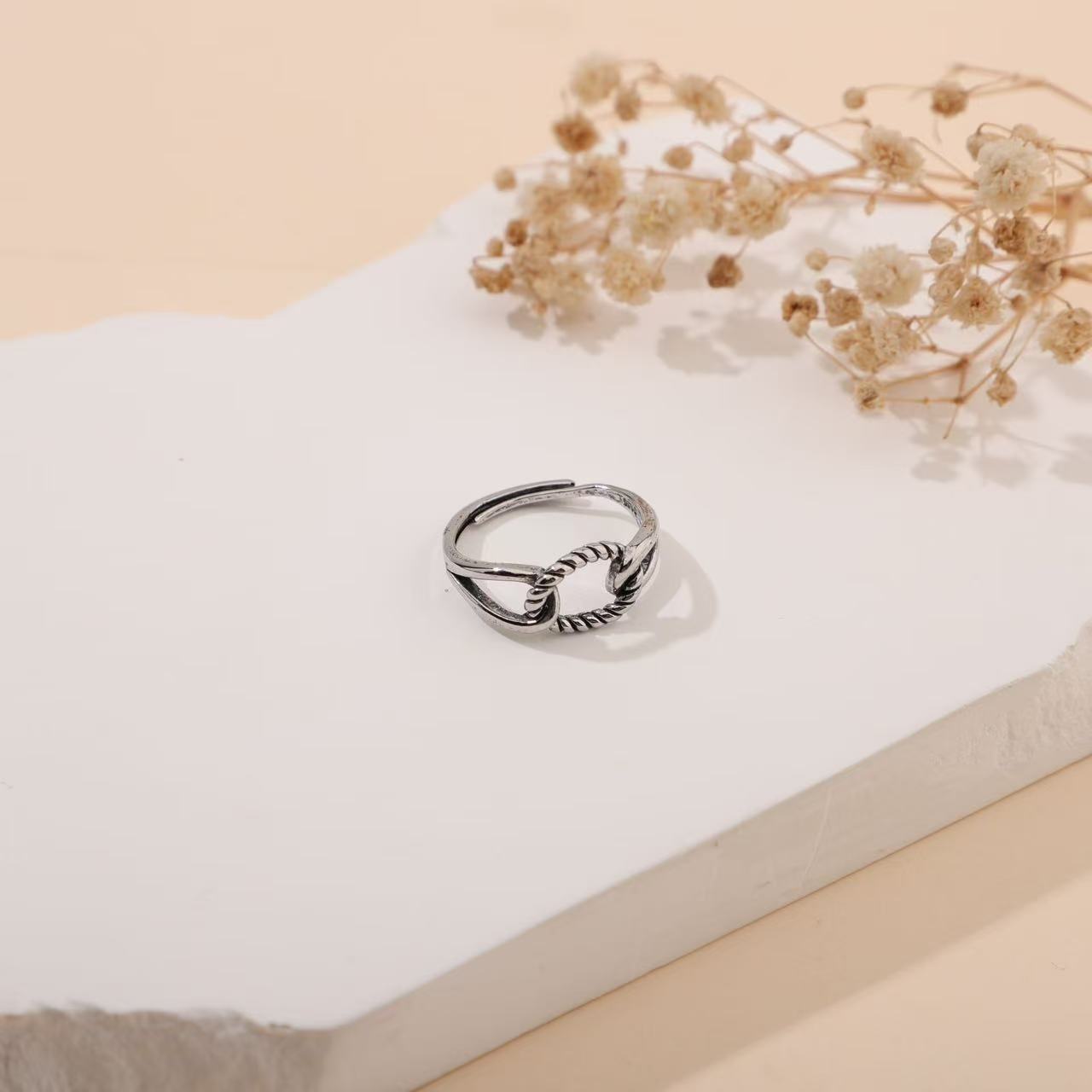 Knot Twisted Ring